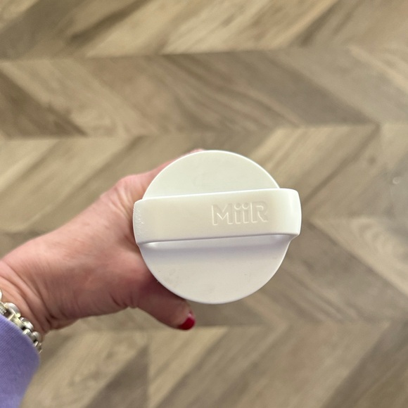 Vuori Branded Miir White Insulated Water Bottle - 20oz - Picture 4 of 6